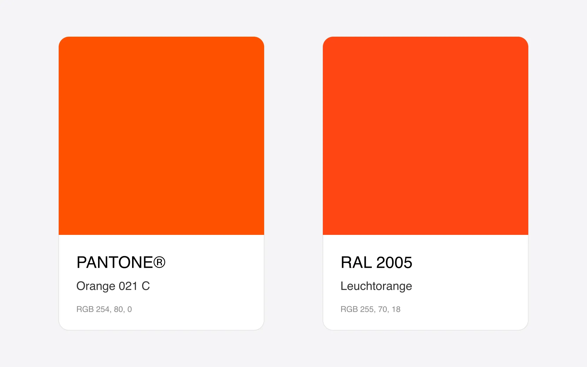 Farbkarte mit Pantone Orange 021 C (links) und RAL 2005 Leuchtorange (rechts).