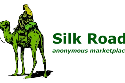 Das Silk Road Logo zeigt einen Mann, der auf einem Kamel reitet. Das Logo war so auf der Originalwebsite mit dem Schriftzug zu sehen.