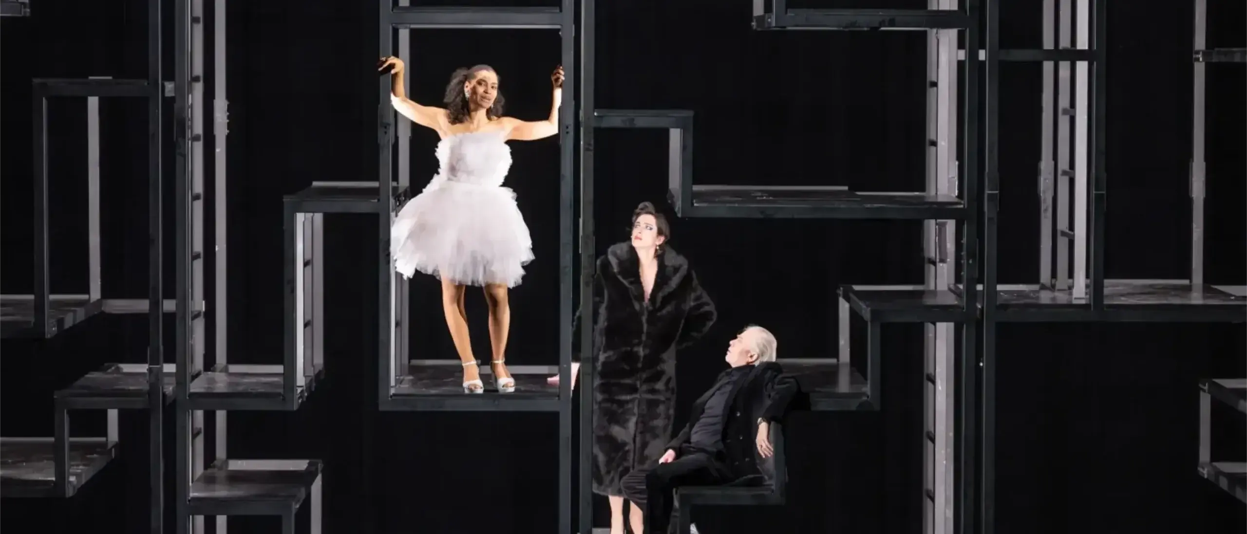 Cynthia Micas als Polly Peachum in der Dreigroschenoper am Berliner Ensemble
