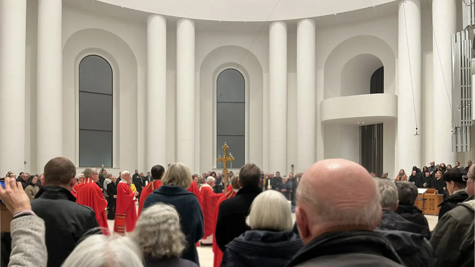 header-sehr-gross (1950x1097 px) St. Hedwigskathedrale am 1. Advent 2024 im Inneren, Schnappschuss
