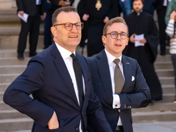 cinemascope (614x460 px) St. Hedwig - Pontifikalrequiem - Spahn Amthor © Deutsche Bischofskonferenz (DBK)