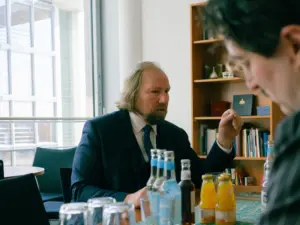 EU-Ausschuss-Vorsitzender Anton Hofreiter (Grüne) im Interview mit Patrick Pehl im Paul-Löbe-Haus in den Liegenschaften des Bundestages in Berlin