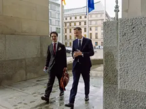 Christian Duerr - FDP Fraktionsvorsitzender im Bundestag mit Patrick Pehl im Gespräch Reichstag - 29.01.2025 - by Max Hartmann