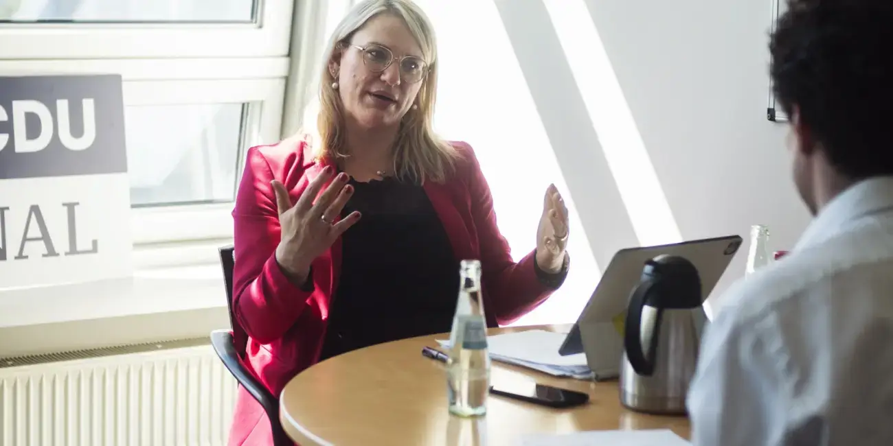 Christina Stumpp (CDU) ist im Parteivorstand für Ernährung und Landwirtschaft im Interview mit Patrick Pehl anlässlich des Beschlusses des CDU-Grundsatzprogramms 2024. Im Konrad-Adenauer-Haus in Berlin.