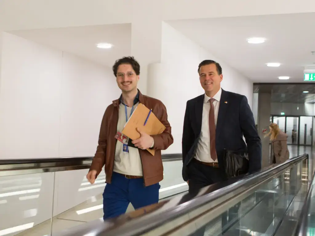 Gero Hocker mit Patrick Pehl beim Interview für die dfv Mediengruppe