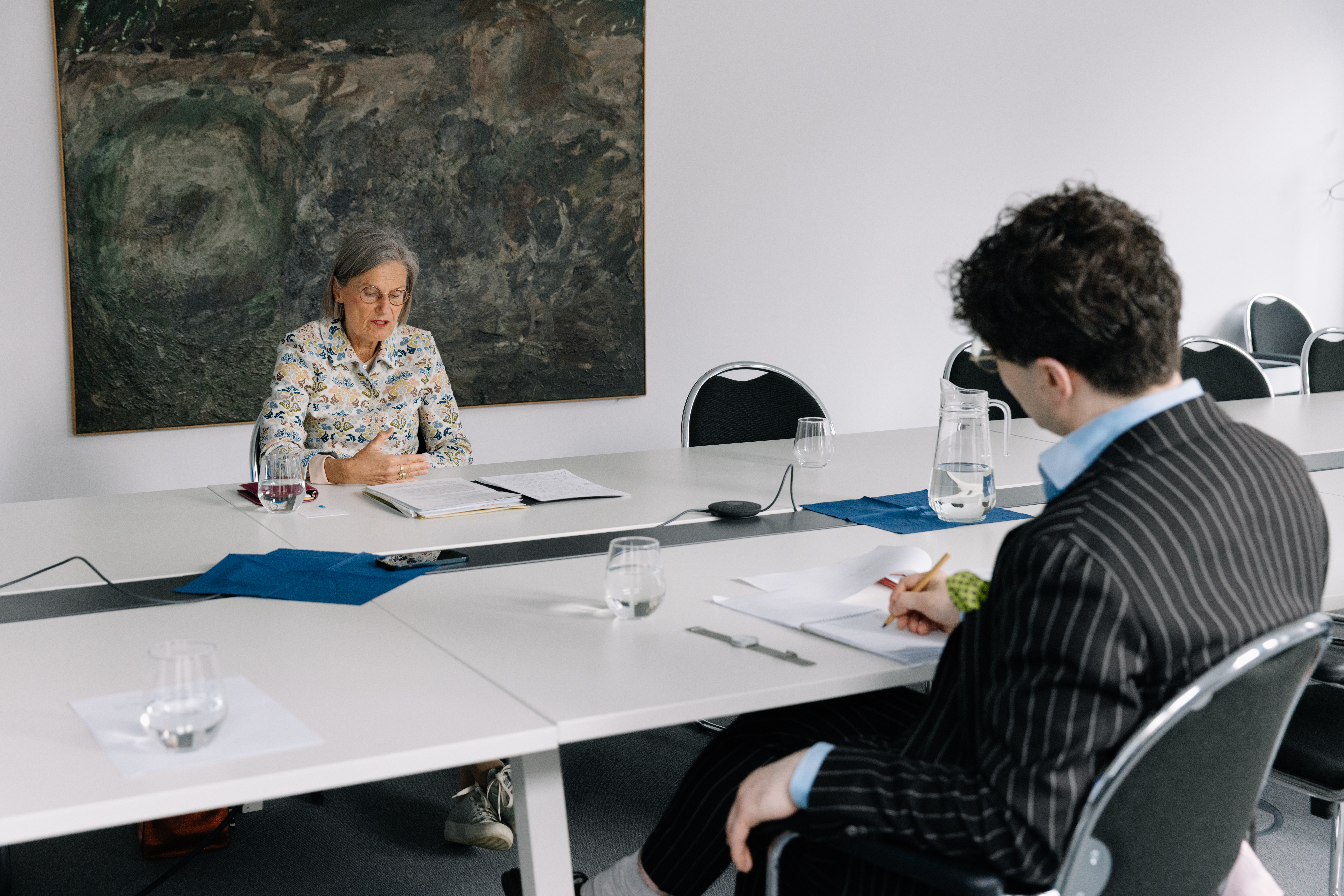 Papier ist geduldig, aber auch manchmal schwer zu überblicken. Die Bürger sind zunehmend ungeduldig, wenn es um den Abbau bürokratischer Zwänge geht.