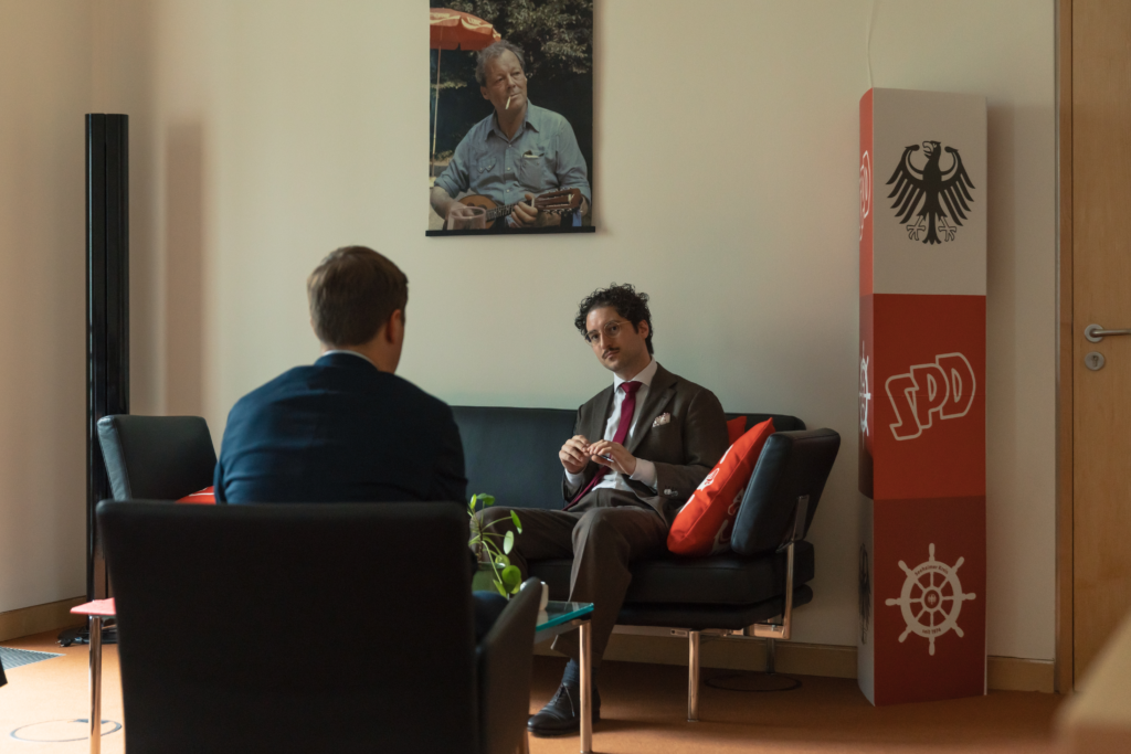 Patrick Pehl und Seeheimer-Sprecher Esra Limbacher (SPD) im Gespräch.