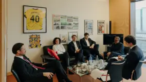 SPD Fraktionsvize Dirk Wiese im Interview mit Patrick Pehl. Seine Pressesprecherin und Fachreferenten sind in seinem Büro dabei.